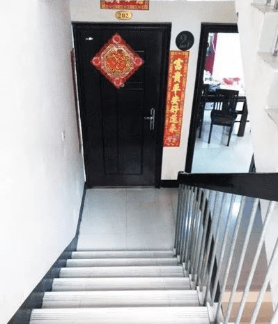 楼梯对门，风水如何？